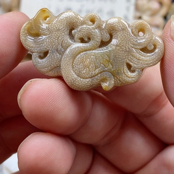 颈饰未镶嵌硅化珊瑚（珊瑚玉）小