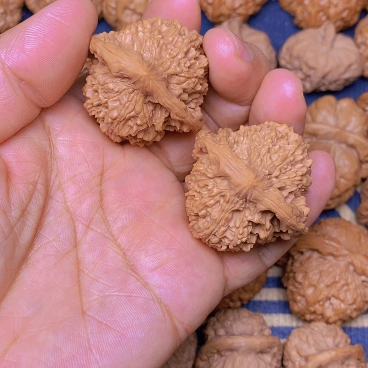 【闪购商品】文玩核桃吊坠笑*笑满天星40