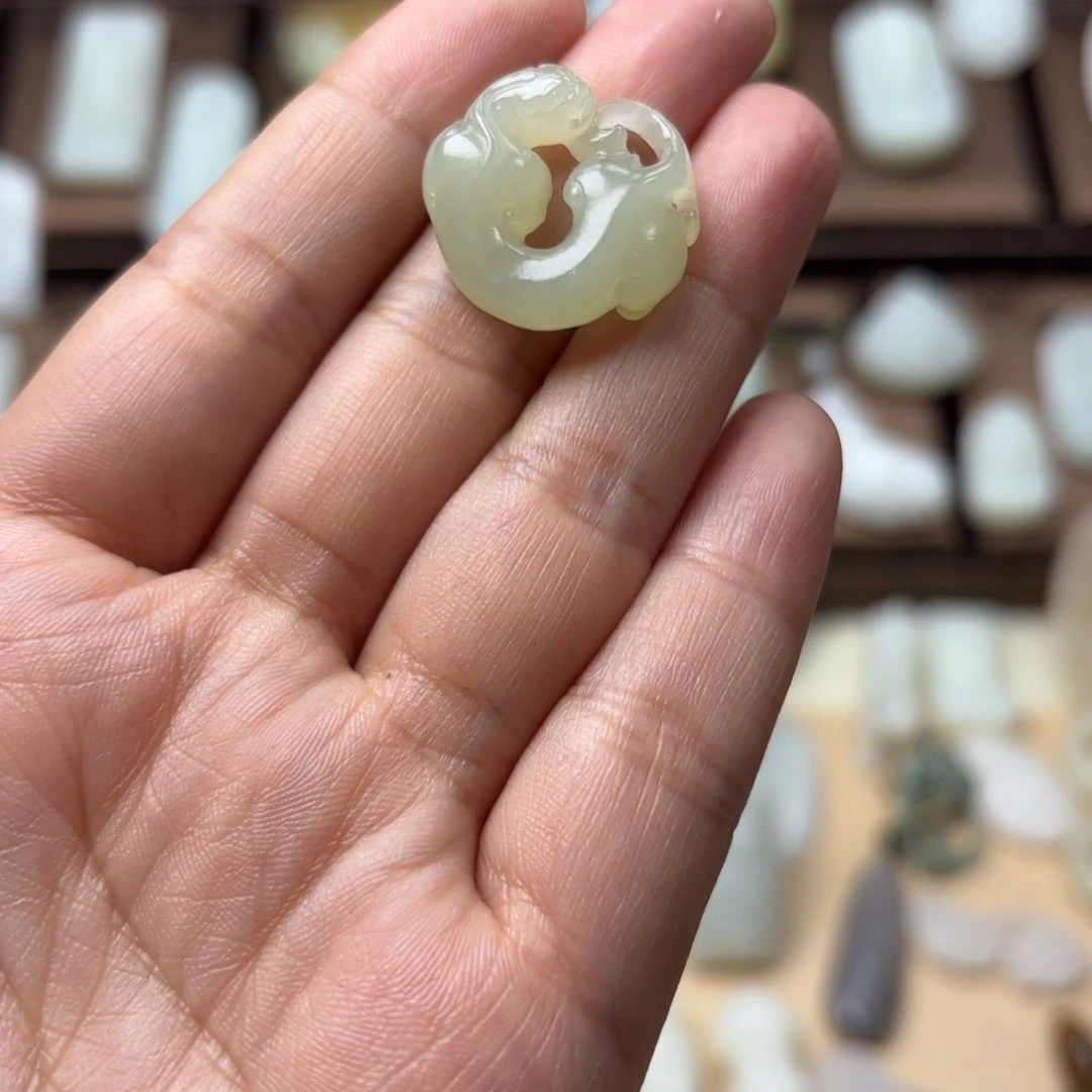 和田玉颈饰未镶嵌飞*乔