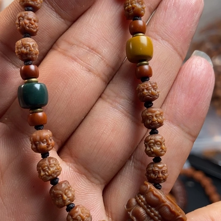 猴头核桃吊坠文玩手串