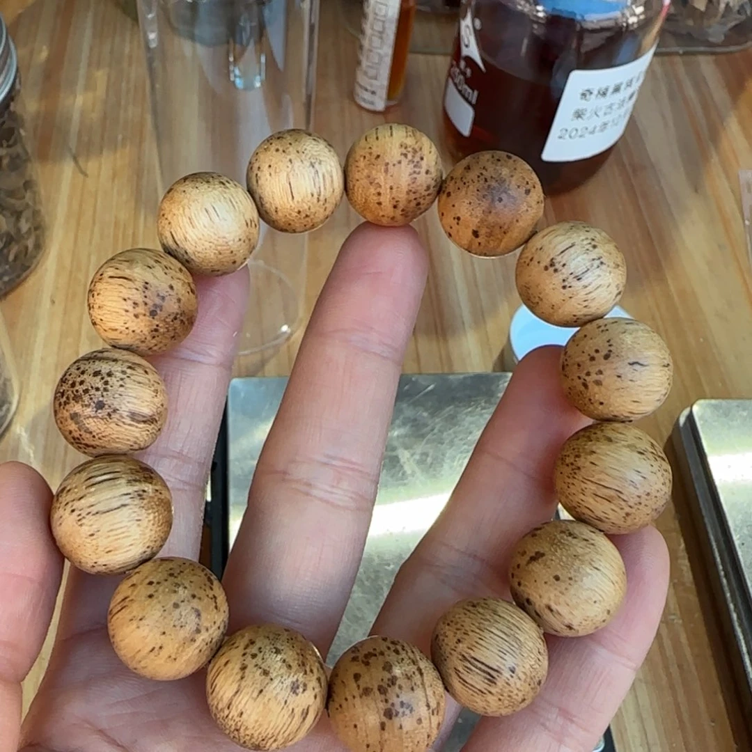 树脂制品王**.深圳麻丝油串串一条