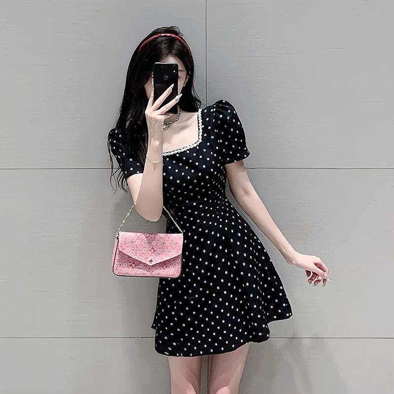 独特漂亮连衣裙女2025新款夏季高级感波点方领掐腰小礼服D2655