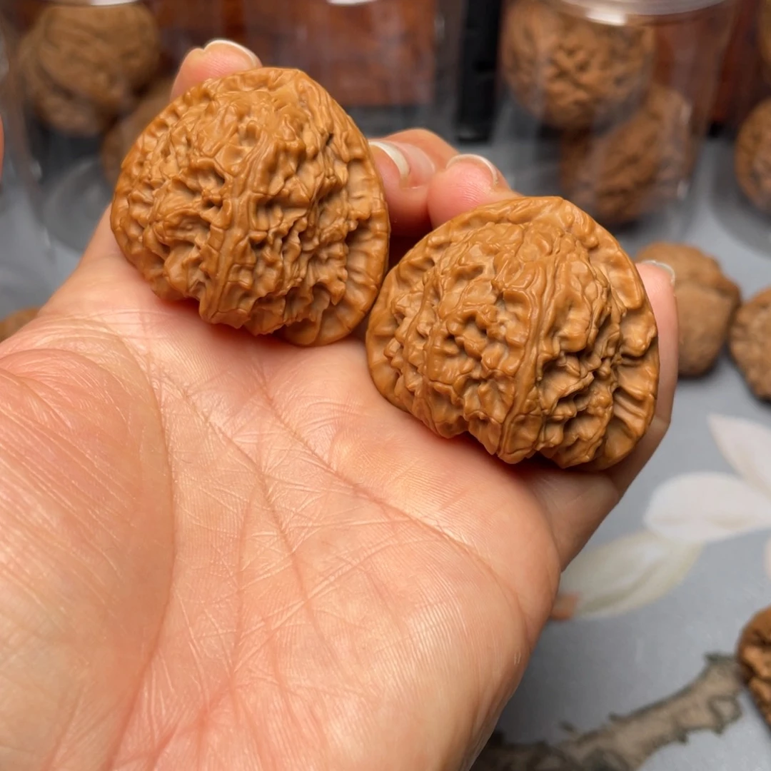 【闪购商品】文玩核桃吊坠三角白………