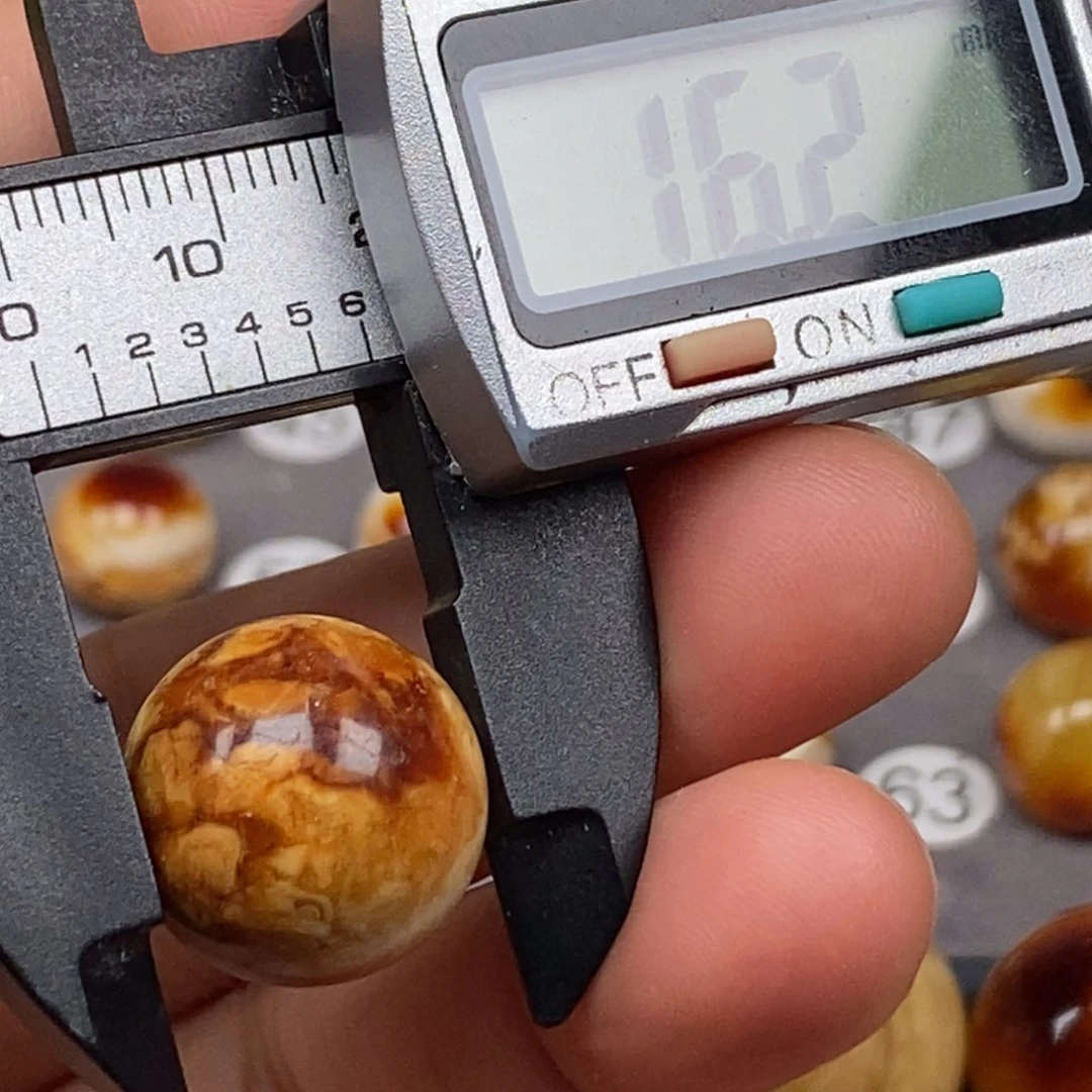 琥珀颈饰未镶嵌圆珠