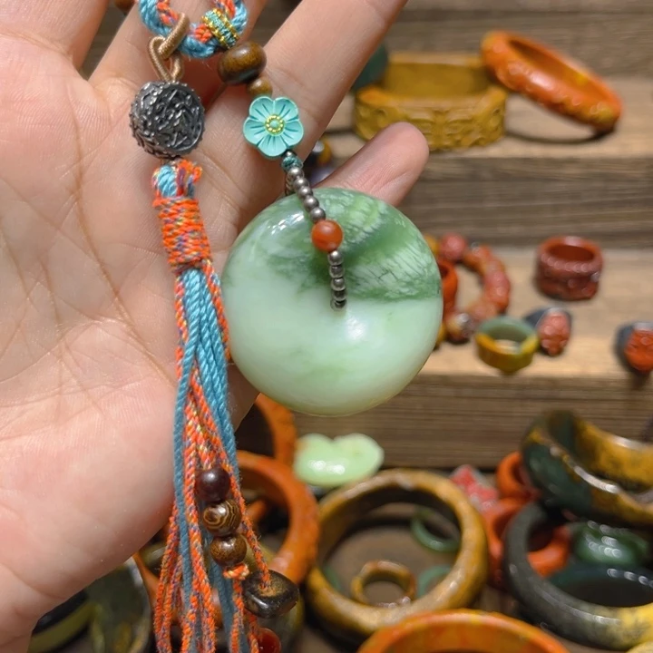 ****儿岫岩河磨玉（透闪石质玉）未镶嵌颈饰