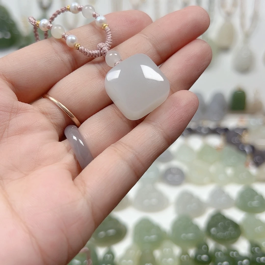 颈饰未镶嵌和田玉