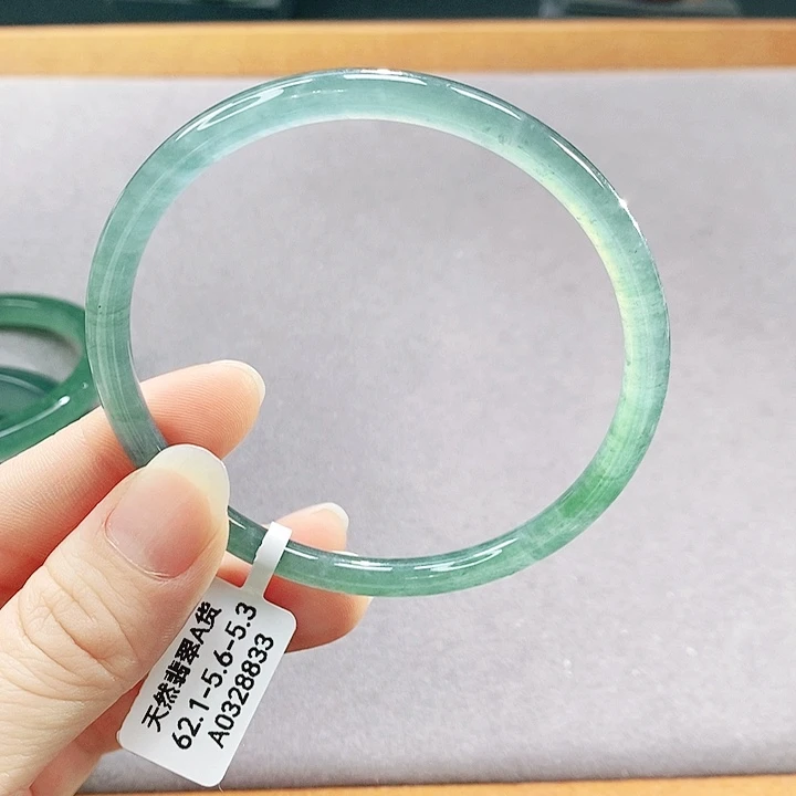 翡翠未镶嵌手镯（圆镯）