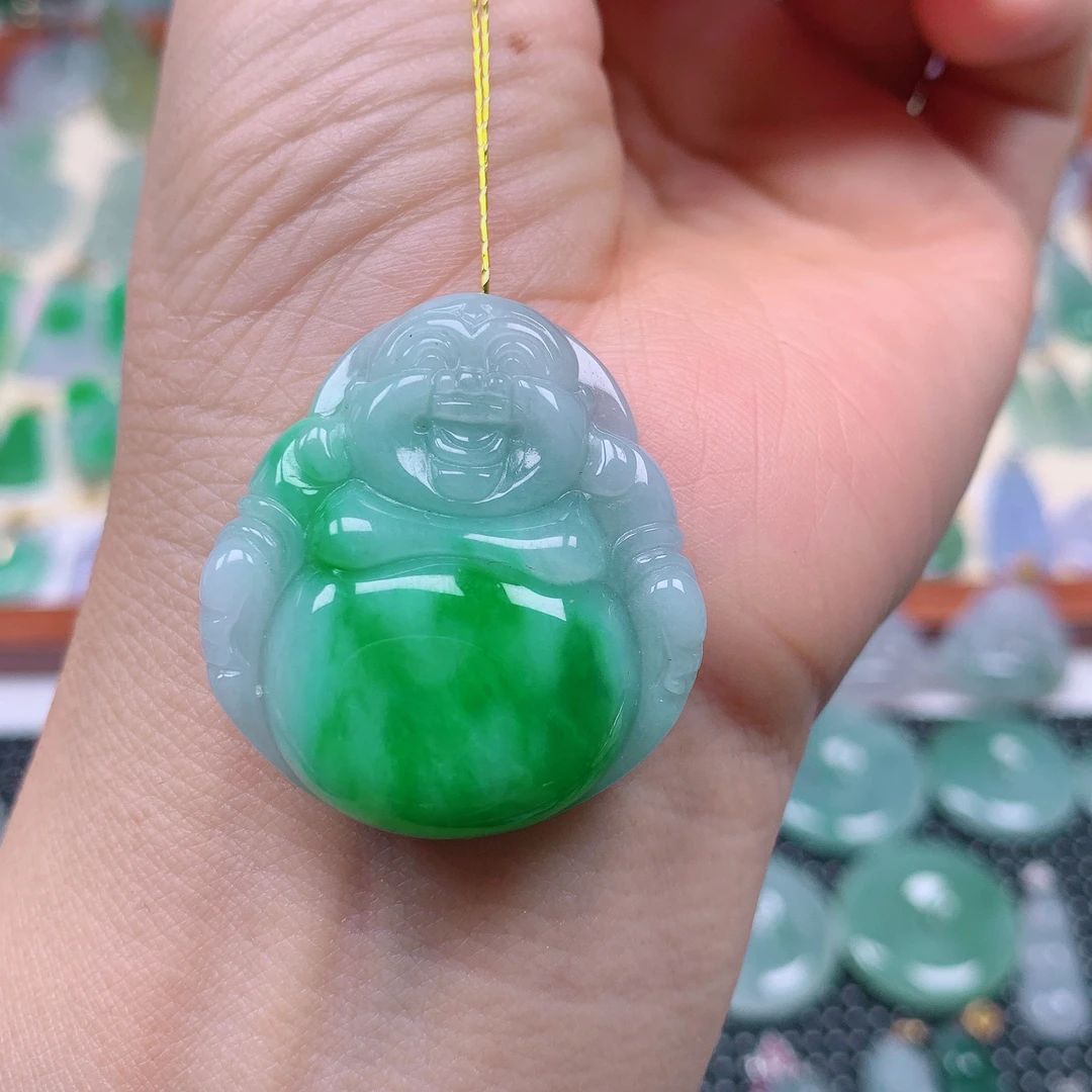 缅甸天然A货翡翠，飘绿佛公编号9/325尺寸33.2-30.4-9.3