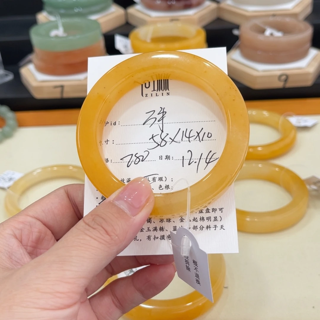未镶嵌手镯石英质玉万***?
