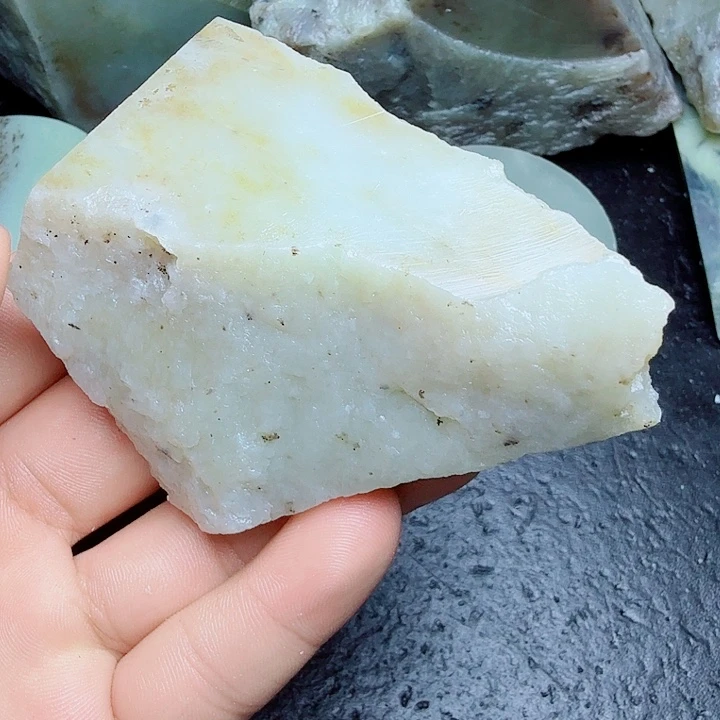 未镶嵌和田玉（糖玉）珠宝奇石