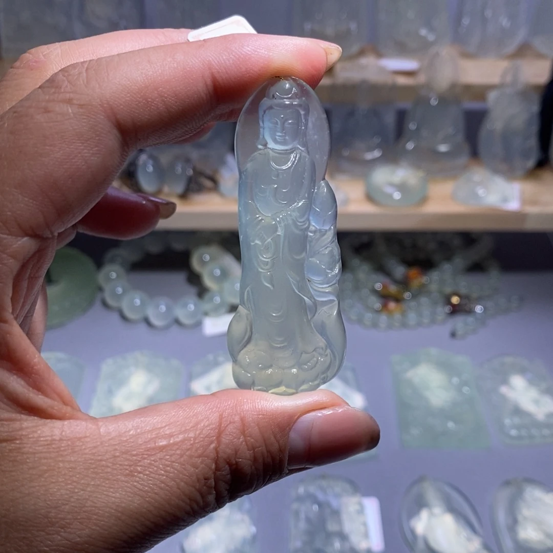 岫玉未镶嵌颈饰南海观音