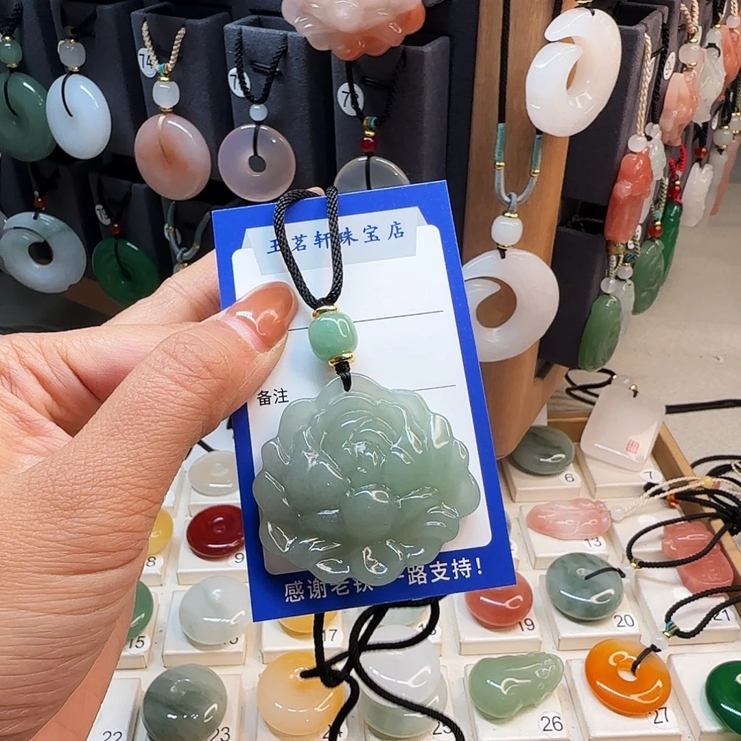 石英质玉未镶嵌颈饰