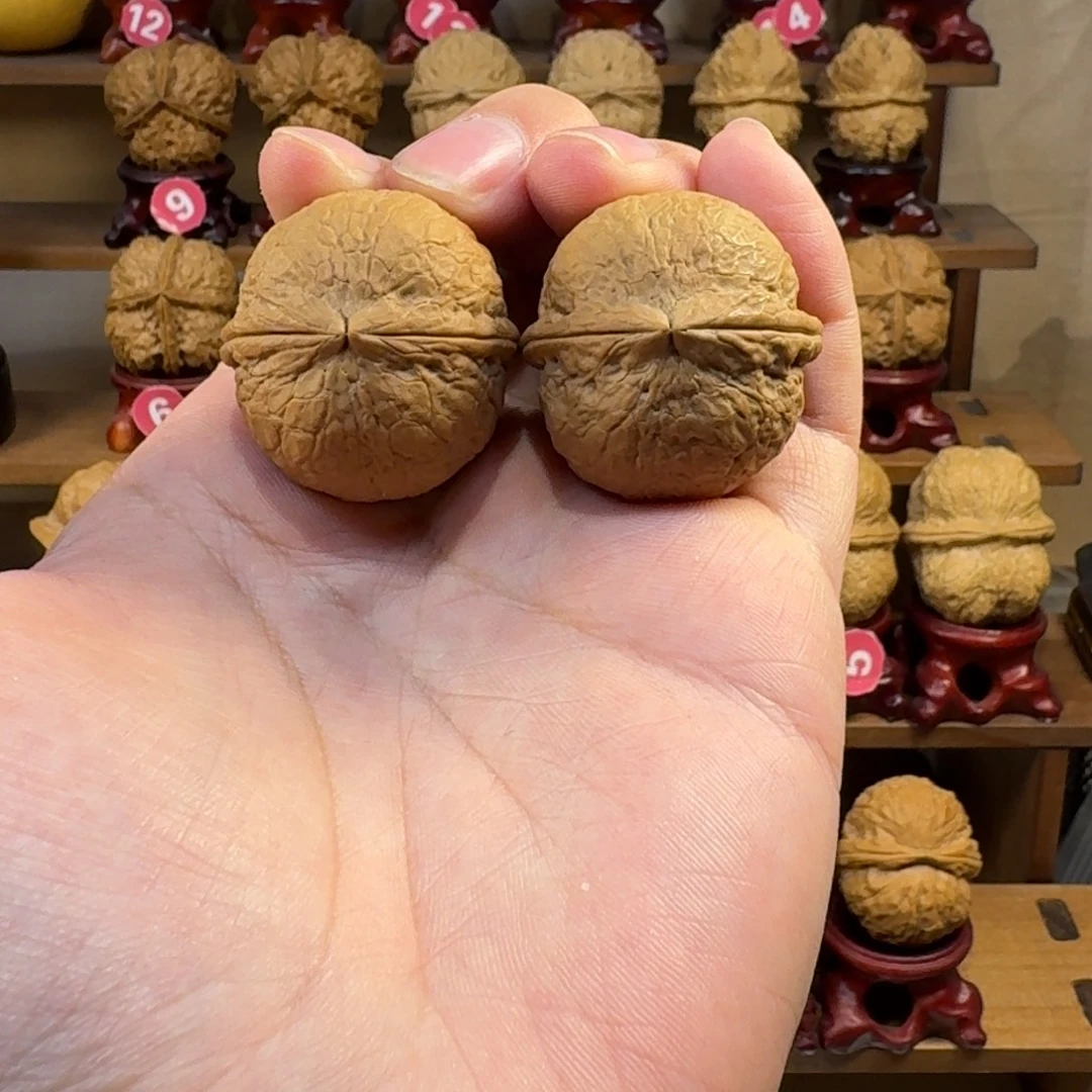 铁核桃把件粗筋皇冠