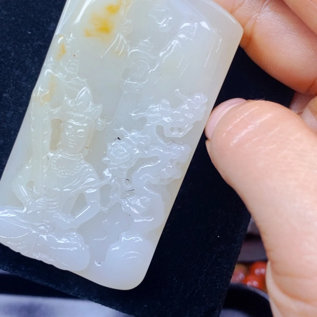未镶嵌石英质玉（黄龙玉）颈饰