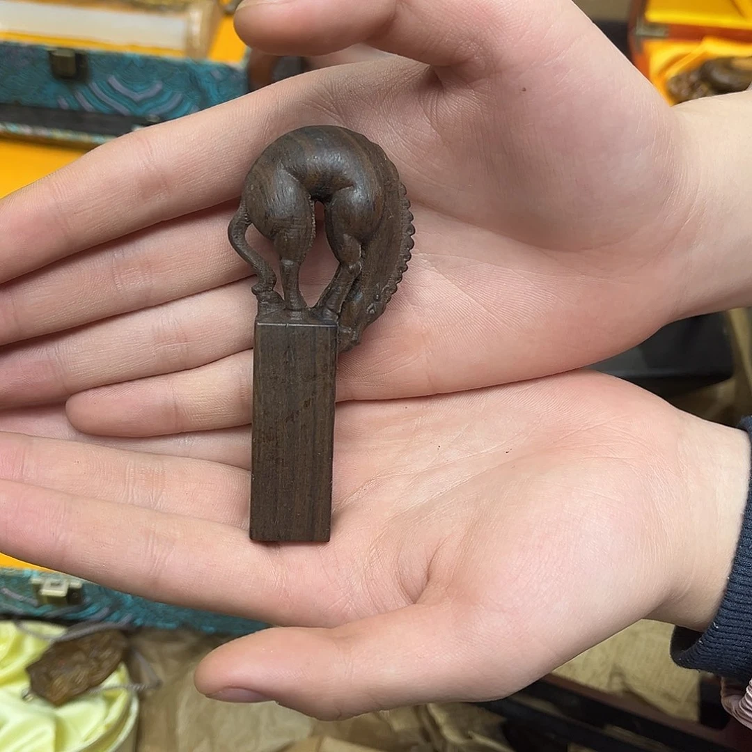 大叶紫檀（黑酸枝木类）