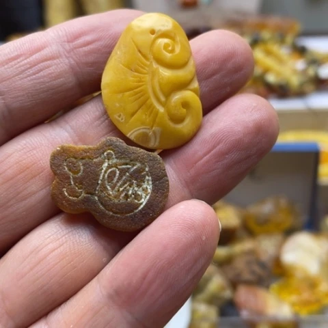 未镶嵌蜜蜡手串吊坠