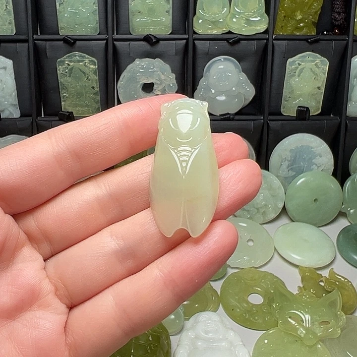 岫玉未镶嵌吊坠(赠链)