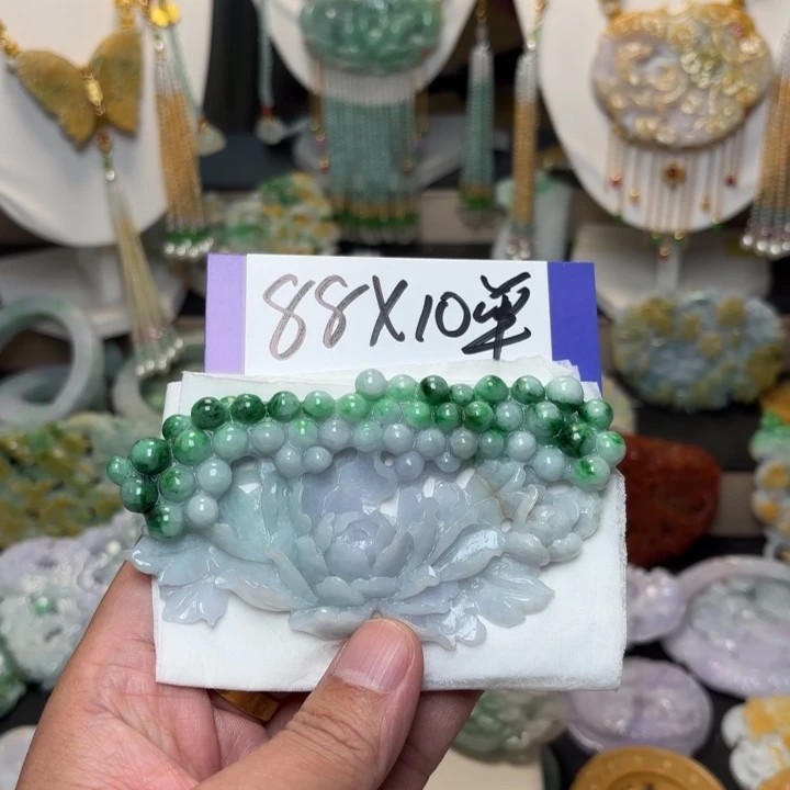 半****翡翠未镶嵌颈饰吊坠