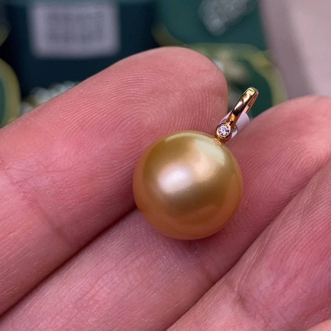 颈饰18K金镶嵌海水珍珠