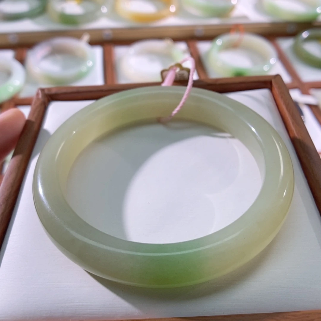 【闪购商品】未镶嵌手镯和田玉（翠青玉）