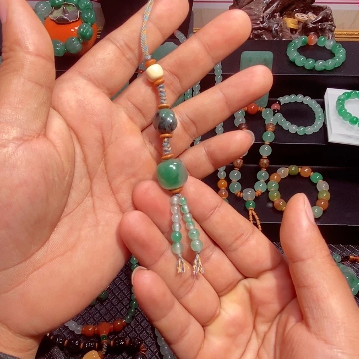 定制石英质玉（非洲翠）未镶嵌珠串