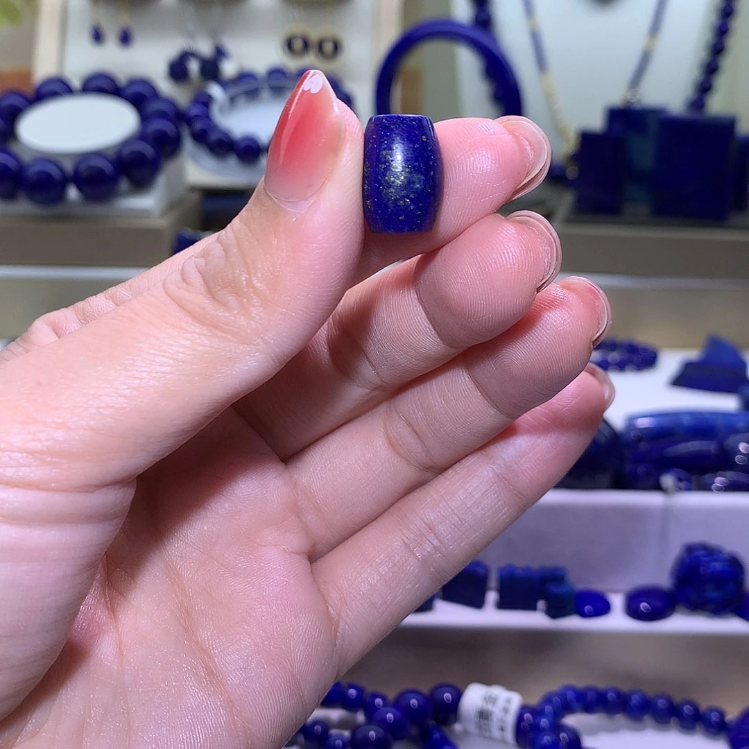 青金石未镶嵌天然原矿桶珠10.6 m* 14.3 m