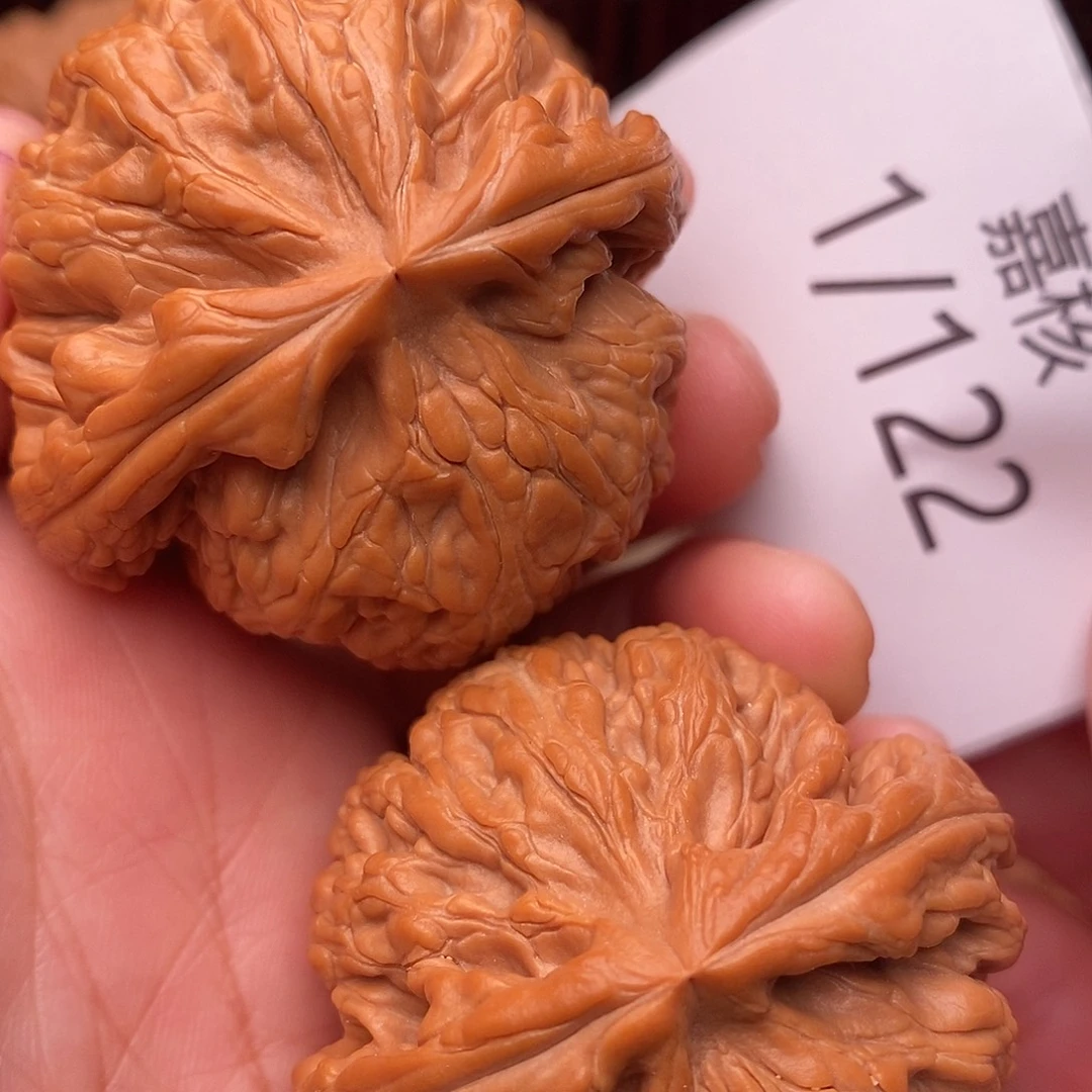 时***流文玩核桃把件44红锦鲤