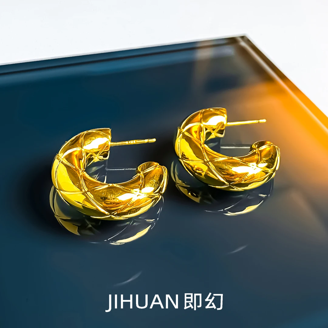 即幻 铜合金耳饰 欧风轻奢复古时尚菱格纹素金色C圈耳环 9867