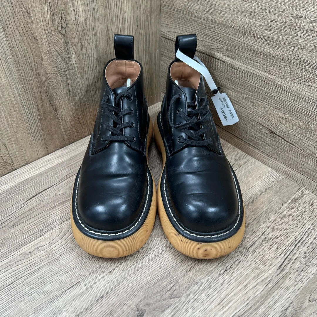 90新 BOTTEGA VENETA/葆蝶家 jp915 013655 黑色厚底马丁靴 44码