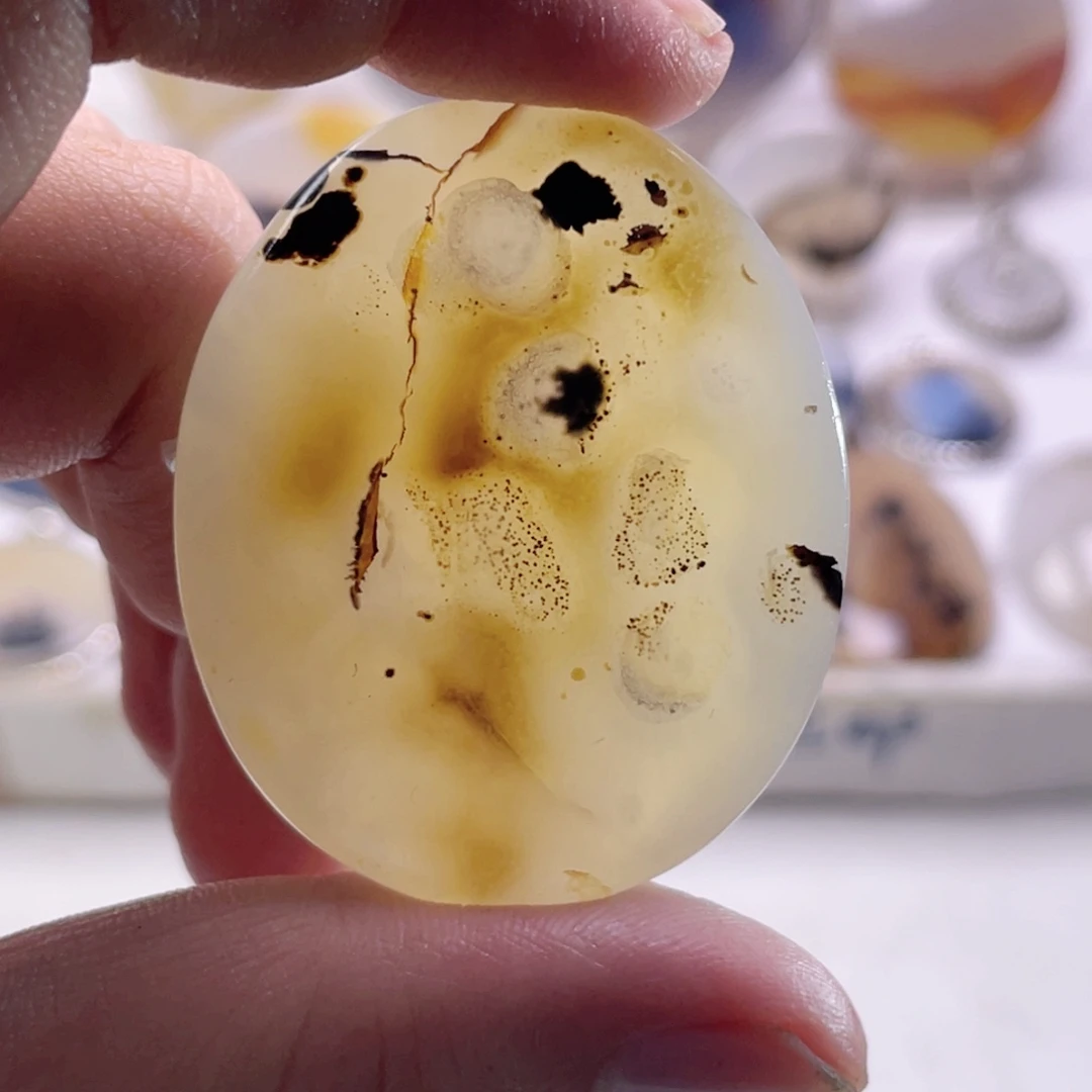 玛瑙/玉髓未镶嵌珠宝奇石