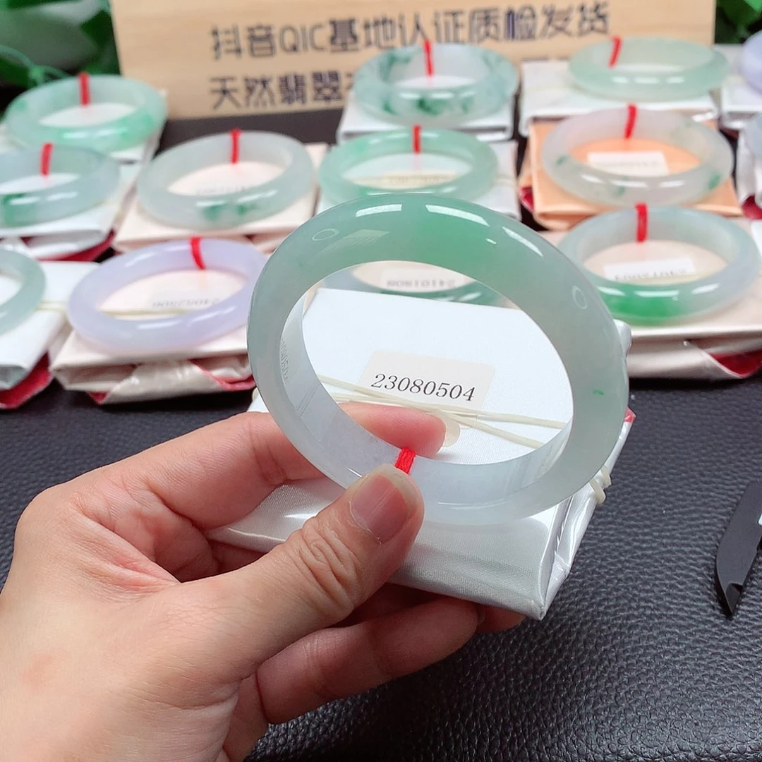翡翠手镯未镶嵌天然A货翡翠手镯   