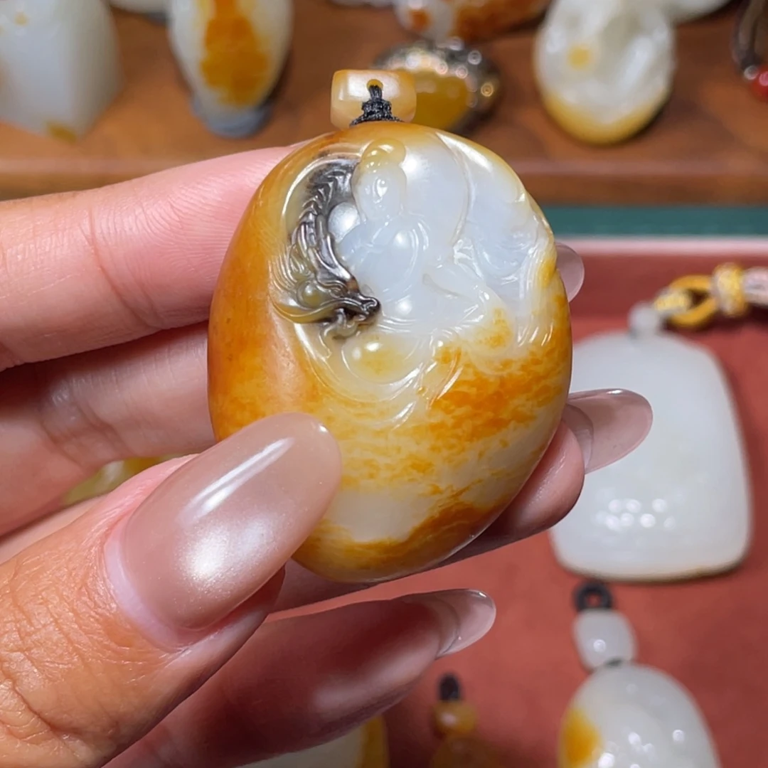 颈饰未镶嵌和田玉（糖玉）