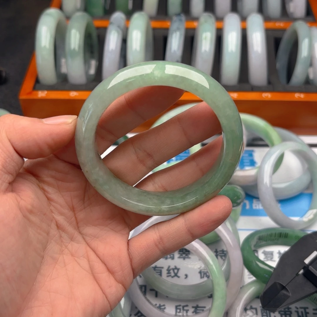 翡翠未镶嵌手镯5859x5. 15