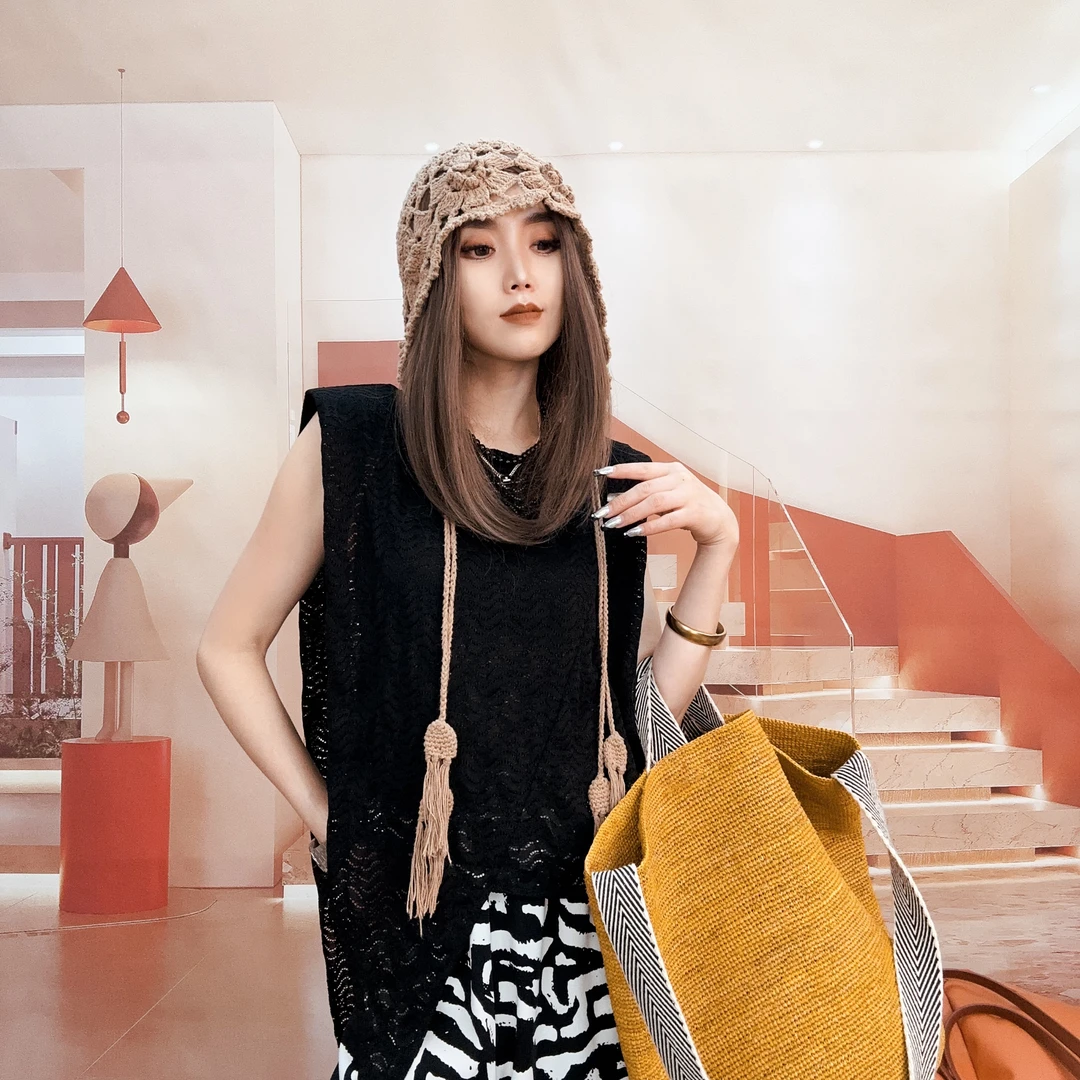 《嘉怡推荐》2025高级感下摆不规则蕾丝垫肩背心