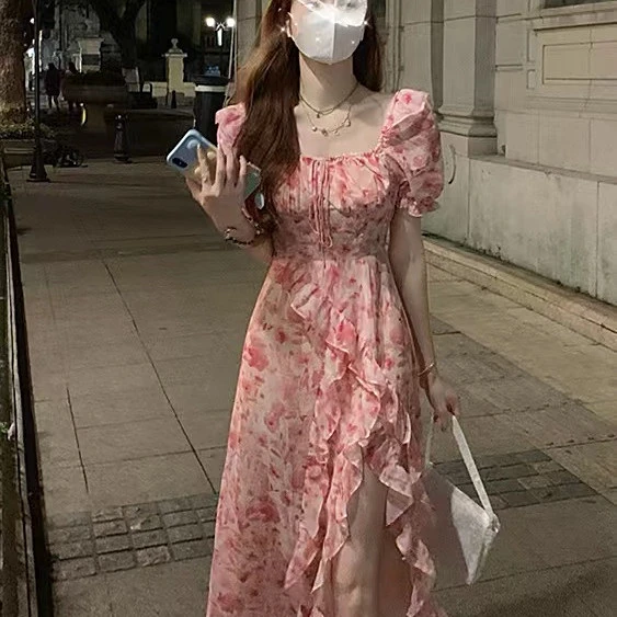 法式复古高级感显瘦泡泡袖大摆碎花海边度假连衣裙女夏季2024新款