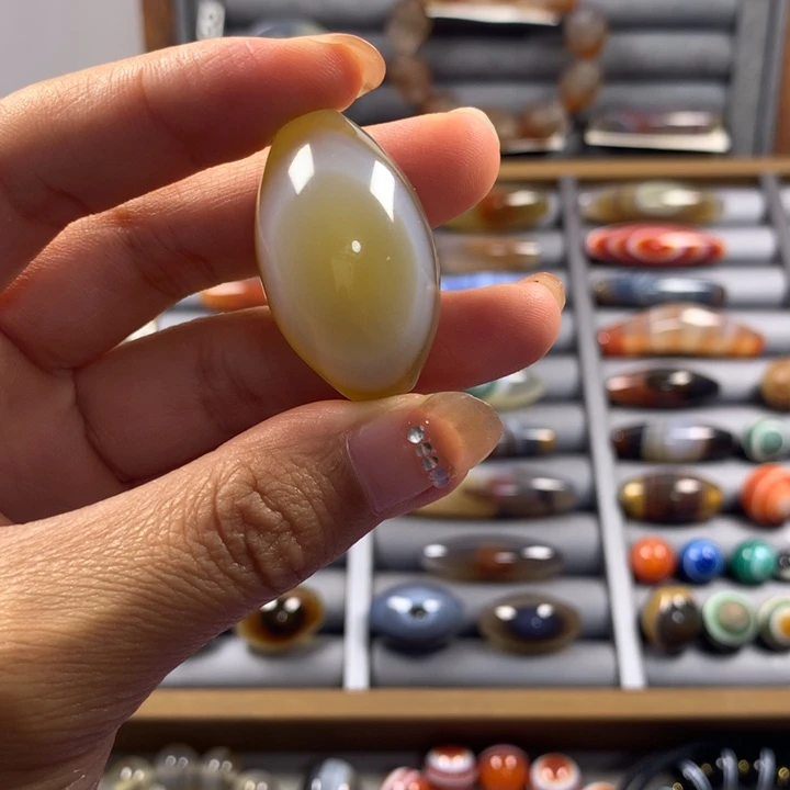 爱***包未镶嵌颈饰玛瑙/玉髓