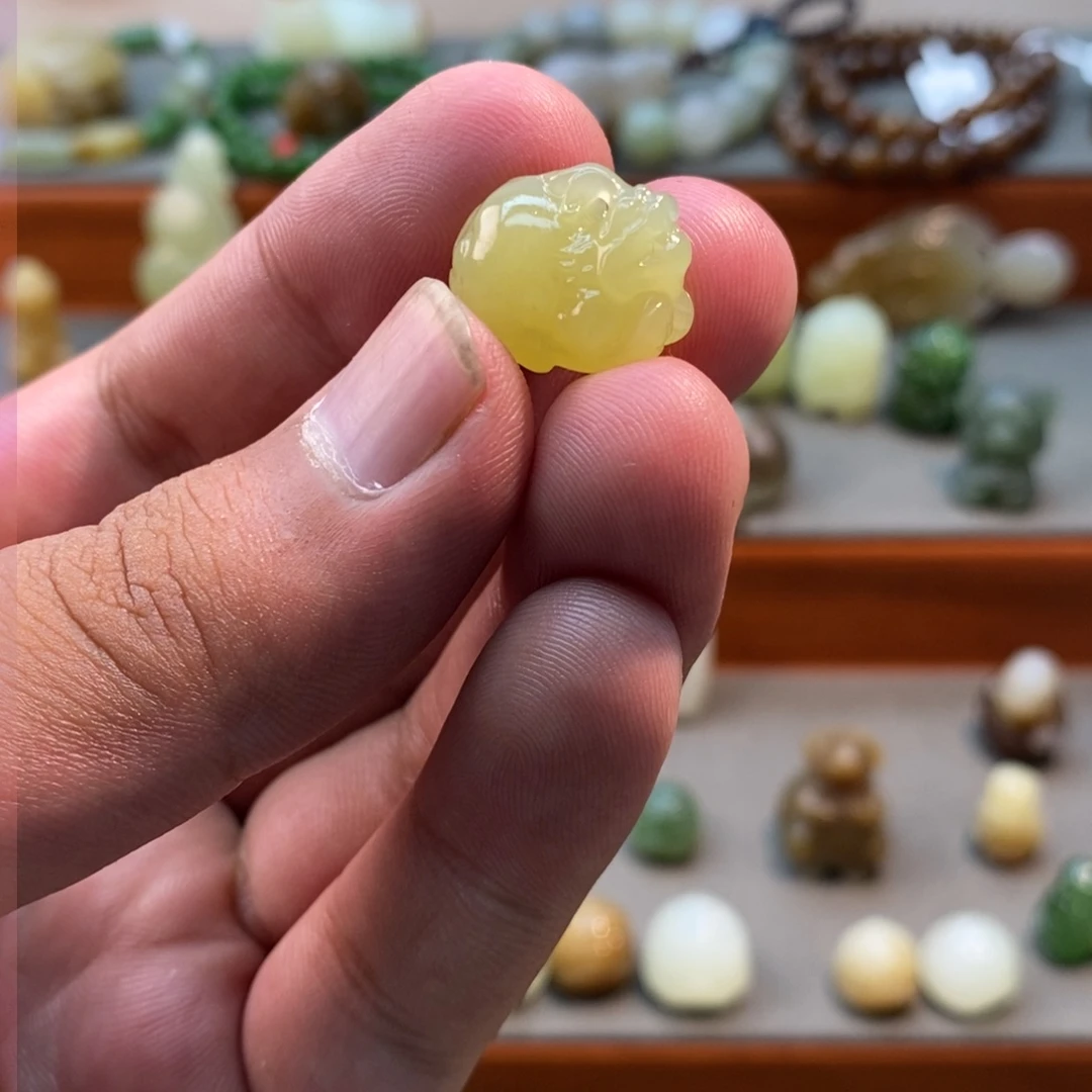 和田玉未镶嵌颈饰铃****～