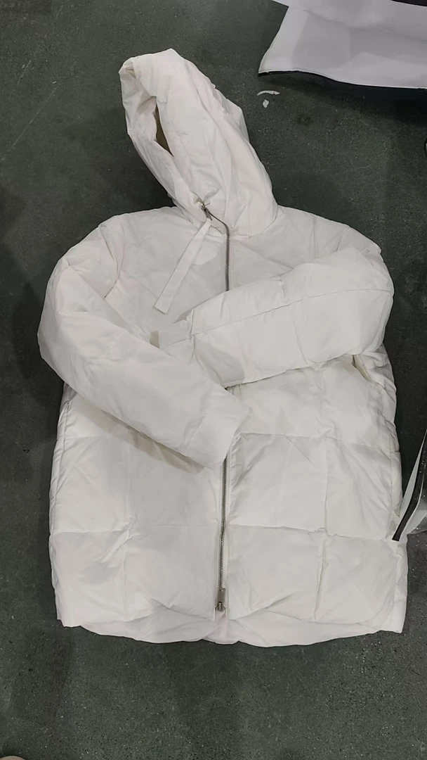 白色拉链女装时尚款嘎嘎棉服中长款