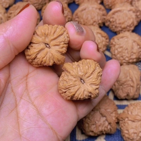 【闪购商品】文玩核桃吊坠小**六南疆31