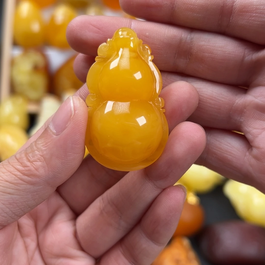 蜜蜡未镶嵌颈饰10.9克