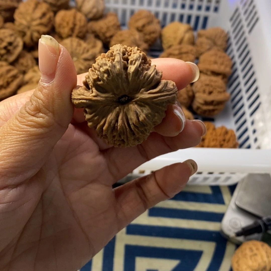 T***y文玩核桃吊坠南疆