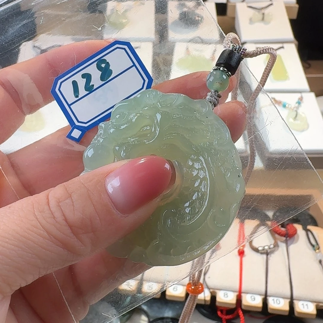 蛇纹石玉颈饰合金精美礼品