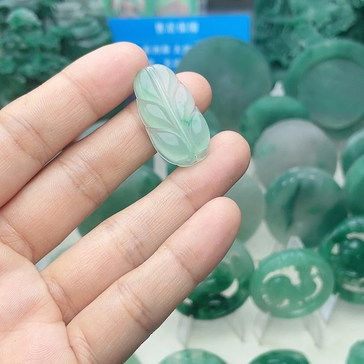 颈饰未镶嵌石英质玉