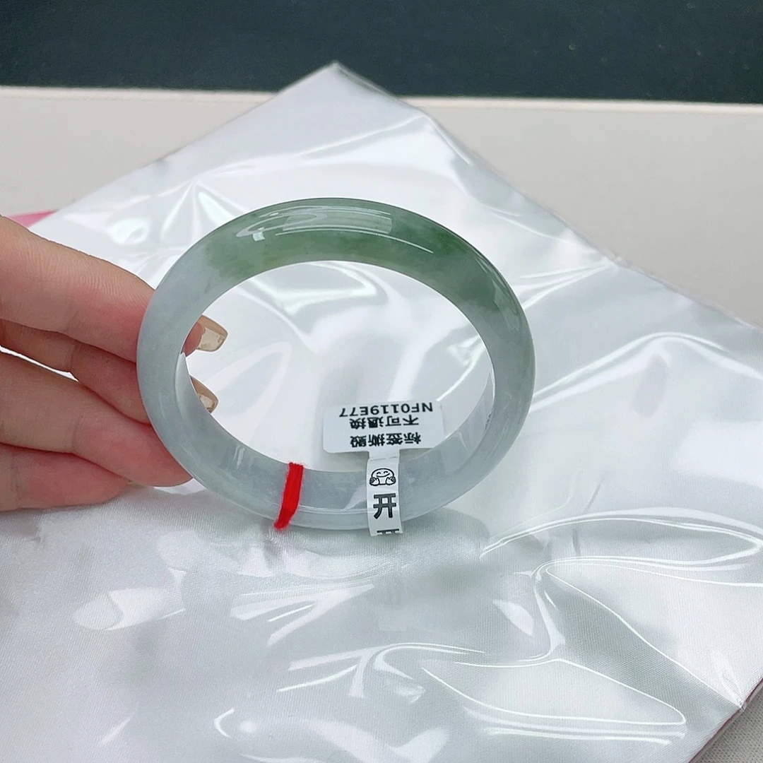 翡翠手镯未镶嵌正55