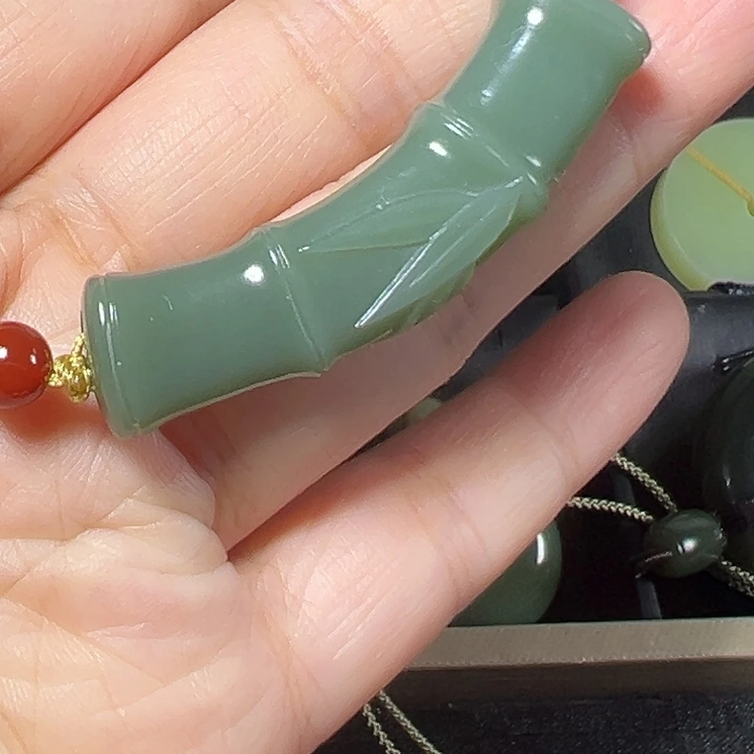 岫岩老玉（透闪石质玉）未镶嵌颈饰