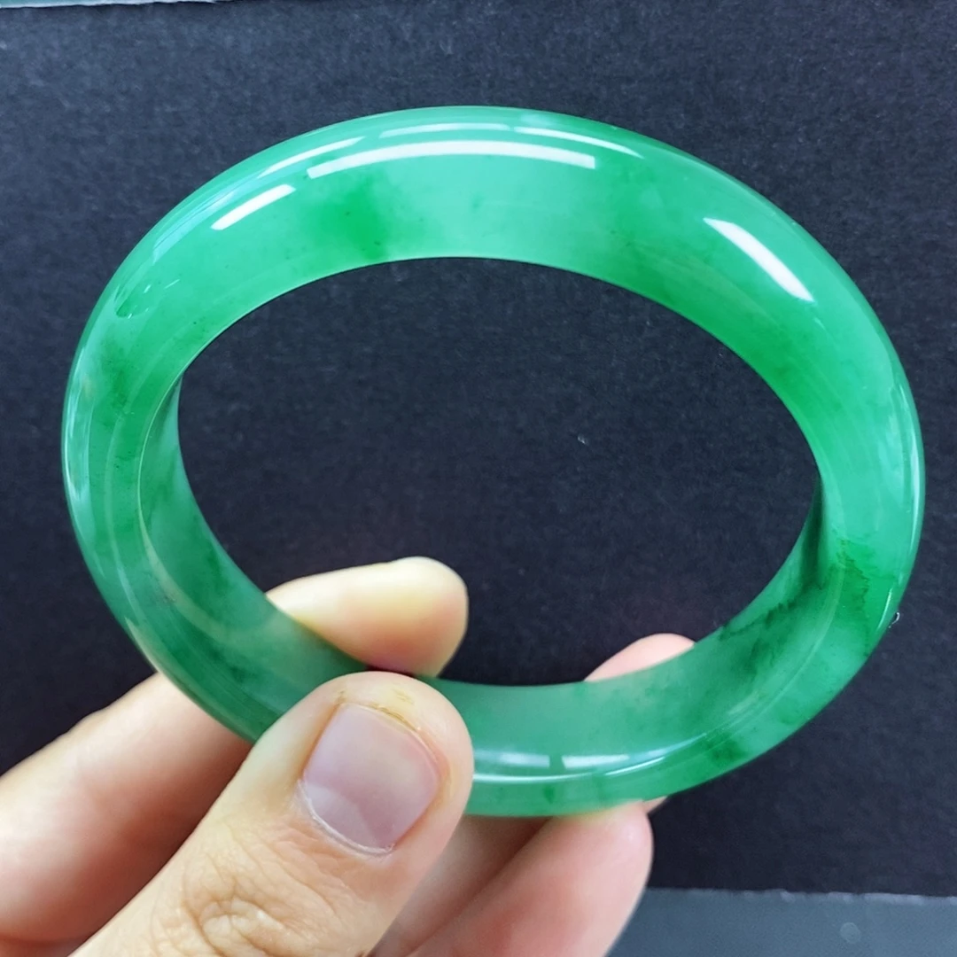 未镶嵌手镯石英质玉