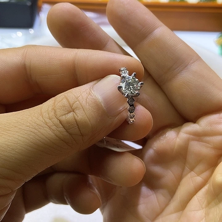 戒指/指环钻石银S925镶嵌莫桑钻