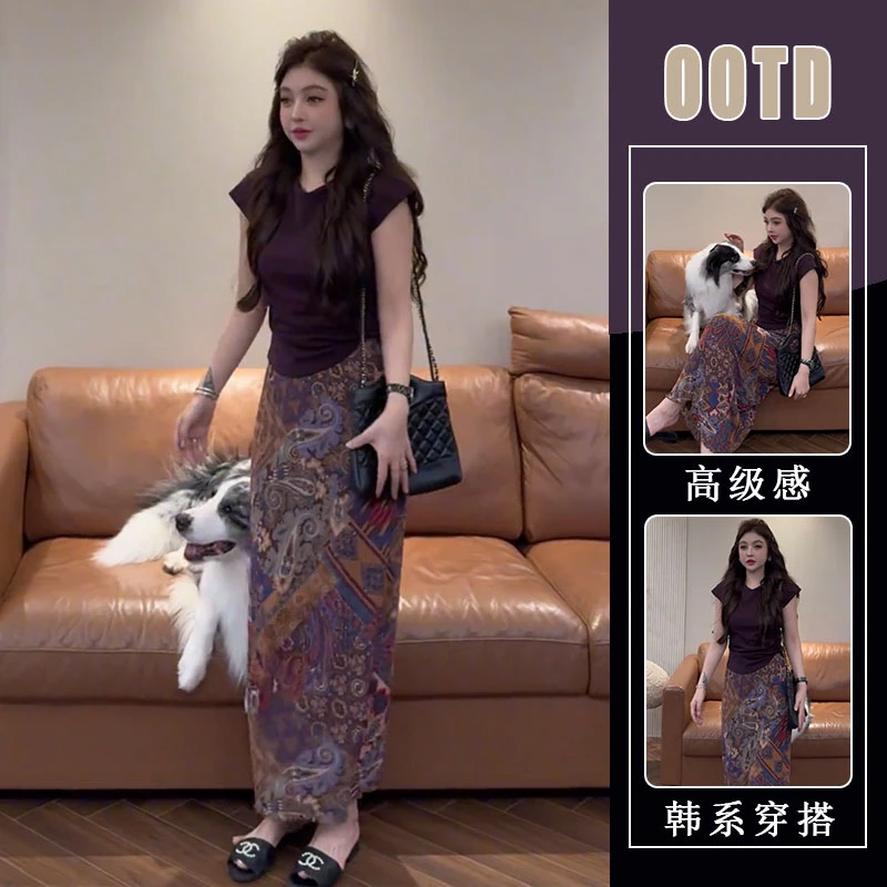 2025新款今年流行爆款女装轻熟风v领短袖T恤上衣印花半身裙两件套