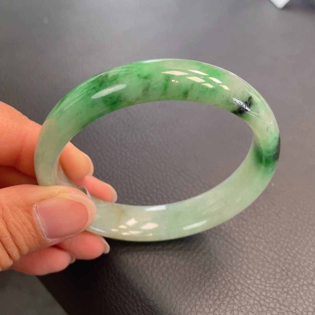 翡翠手镯未镶嵌缅甸翡翠