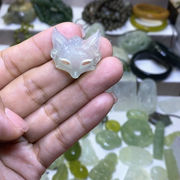 蛇纹石玉未镶嵌颈饰金*
